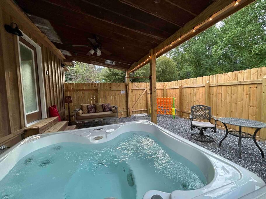 Blissful Nook Tiny Home ~ Cozy Retreat W/ Hot Tub; Near Town And Deep Creek Bryson City Exteriör bild