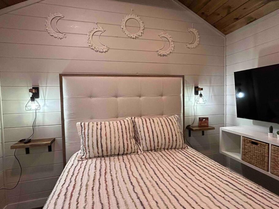 Blissful Nook Tiny Home ~ Cozy Retreat W/ Hot Tub; Near Town And Deep Creek Bryson City Exteriör bild