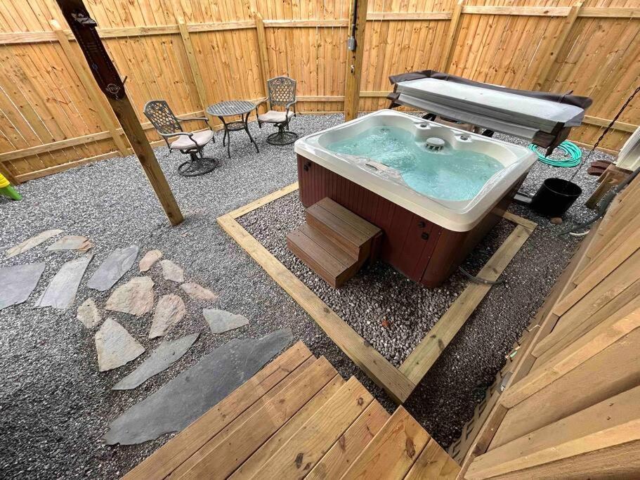 Blissful Nook Tiny Home ~ Cozy Retreat W/ Hot Tub; Near Town And Deep Creek Bryson City Exteriör bild