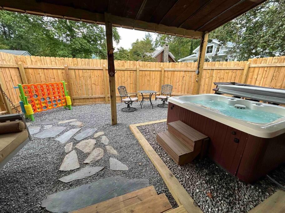 Blissful Nook Tiny Home ~ Cozy Retreat W/ Hot Tub; Near Town And Deep Creek Bryson City Exteriör bild